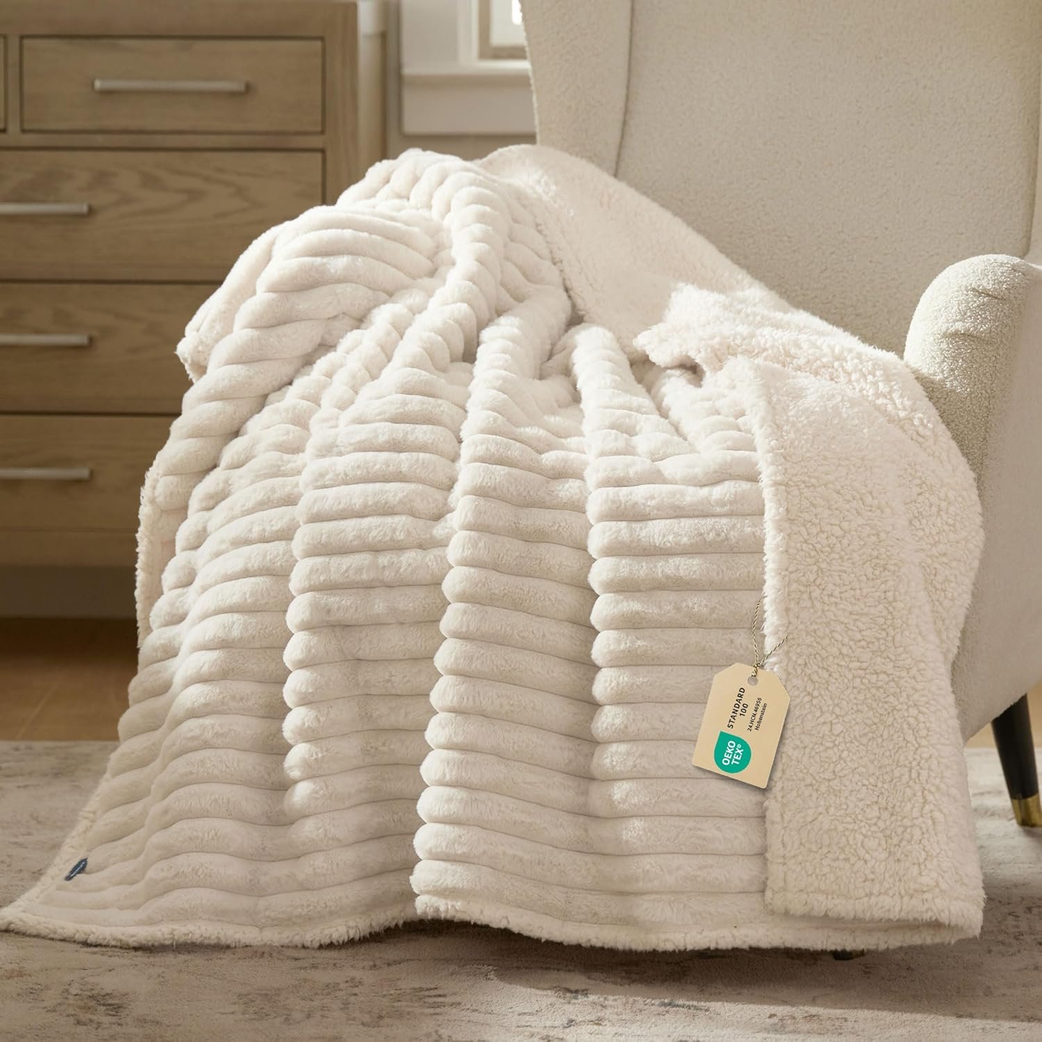 Bedsure ComfyFleece™ Waterproof Dog Blankets for Large Dogs,50×60 Cream